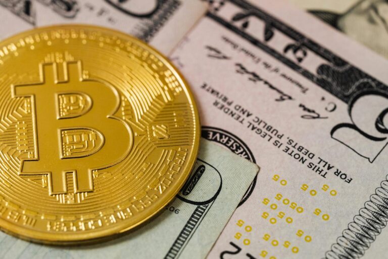 Hot Wallet vs Cold Wallet – What’s the Difference?